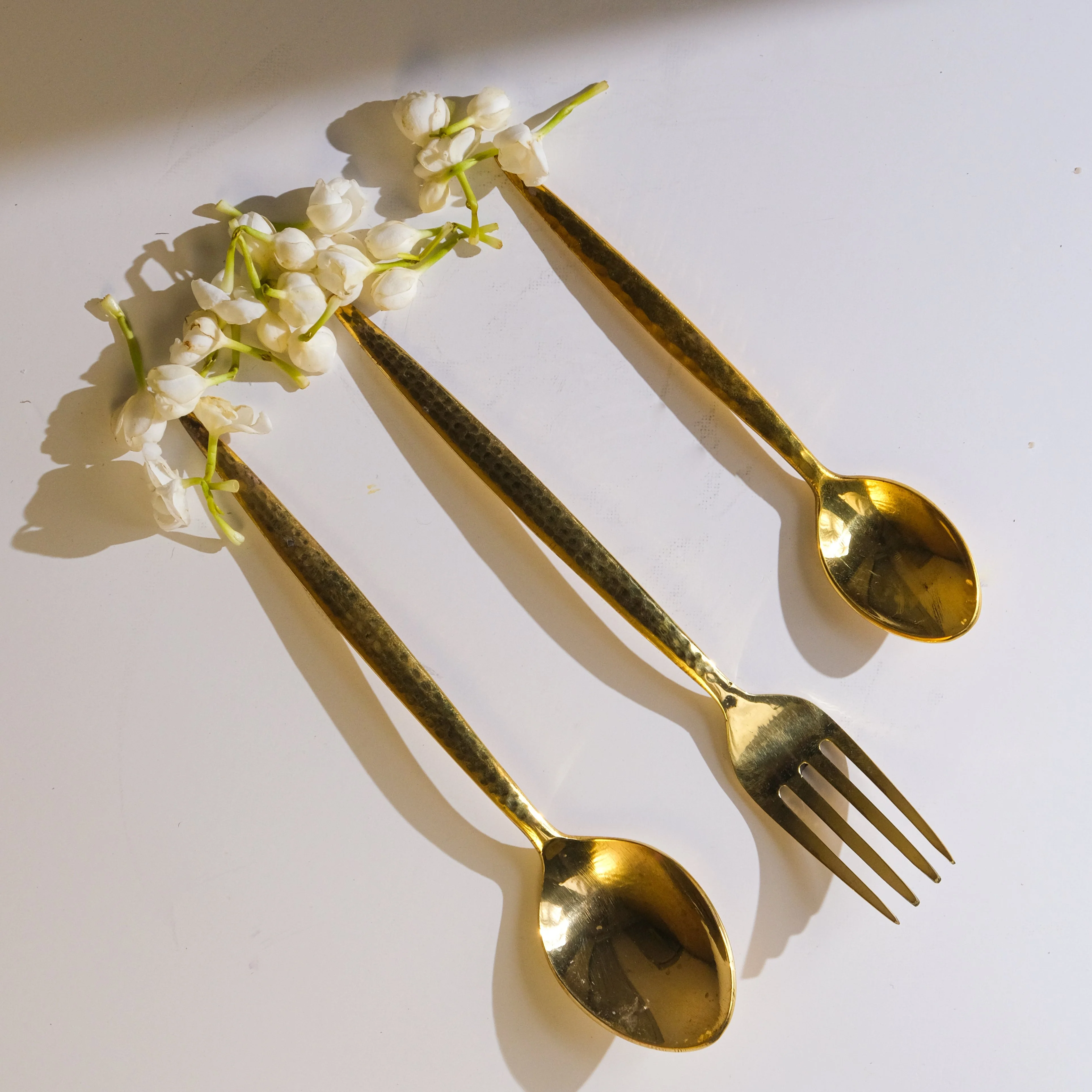 Brass hammered cutlery set (Set of 4) - Image 9